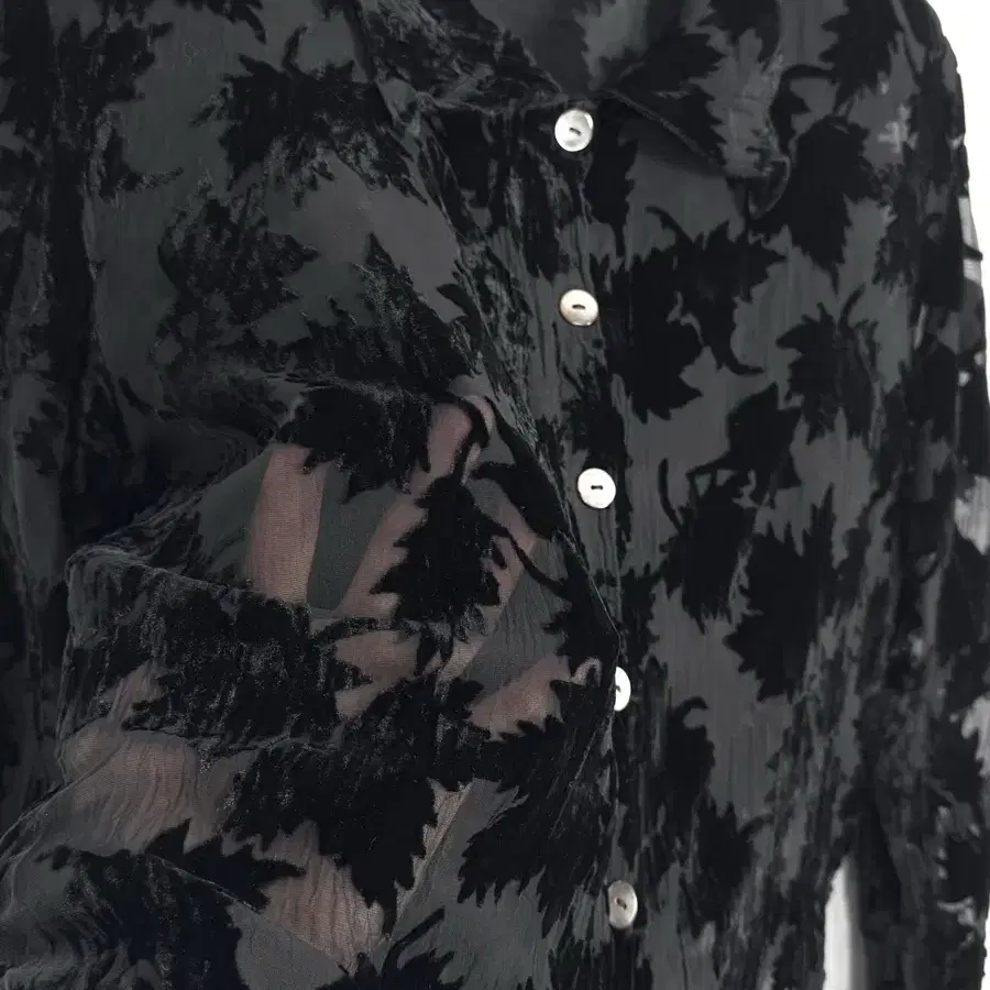 Velvet Leaf Pattern Sear Blouse