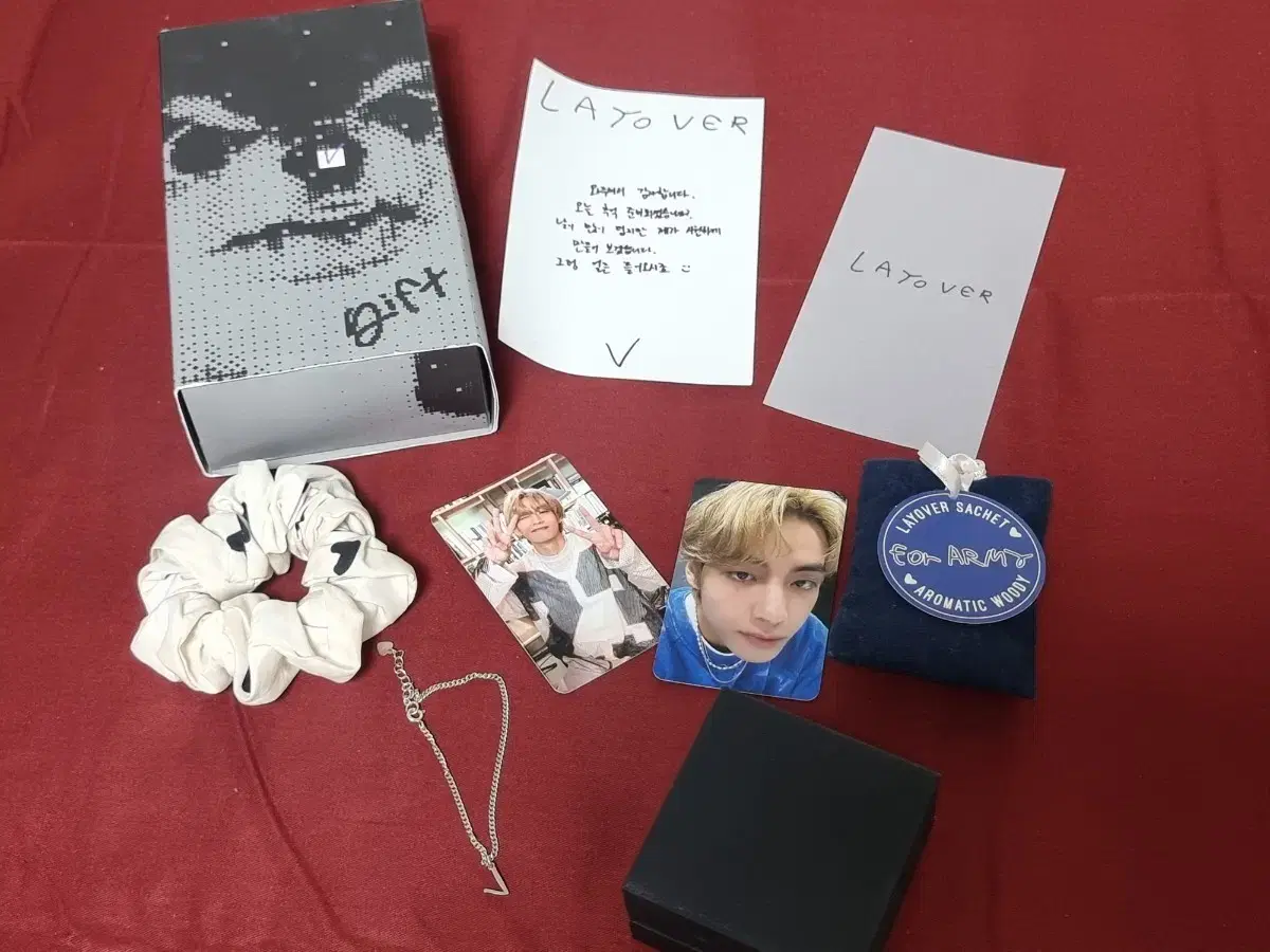 BTS V layover broadcast gift set.