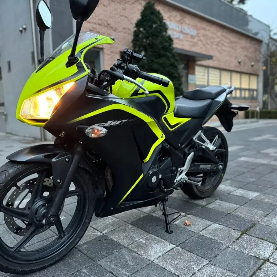 혼다 cbr300r 17년형 짧은키로수 판매합니다