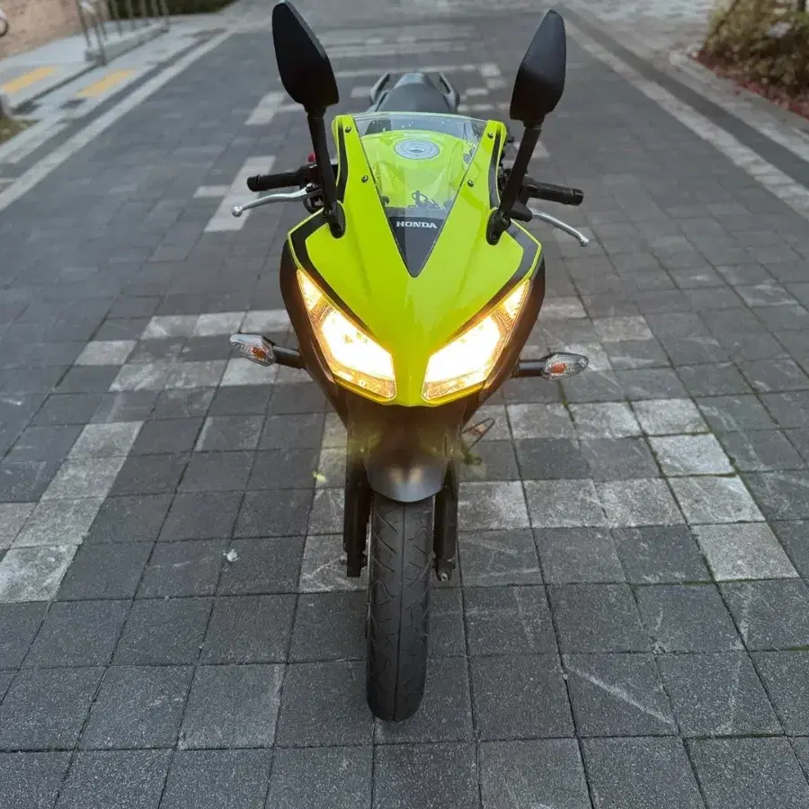 혼다 cbr300r 17년형 짧은키로수 판매합니다