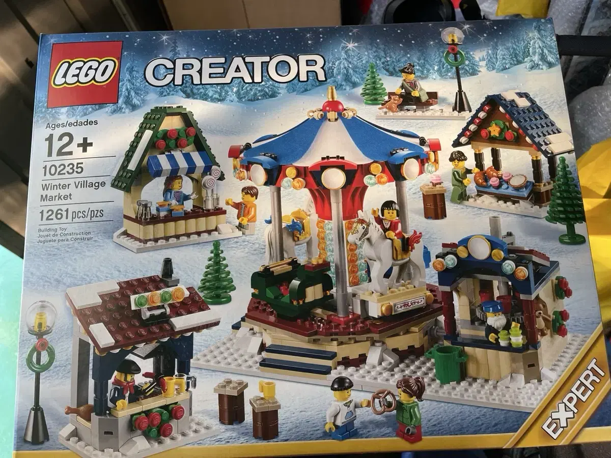 Lego snowy village 10235 200,000 won new for sale.