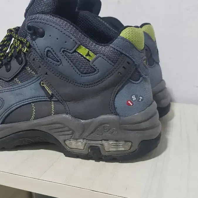 택포 270/275 정품 트렉스타 GORE-TEX 트레킹 중등산화!