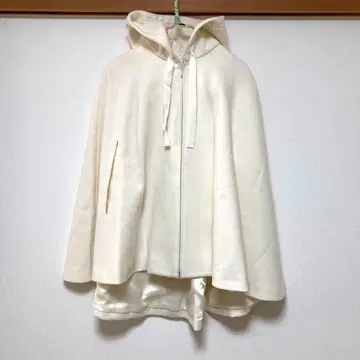 미사용 새상품 페넬 야마다 판초코트 판초 화이트 화이트