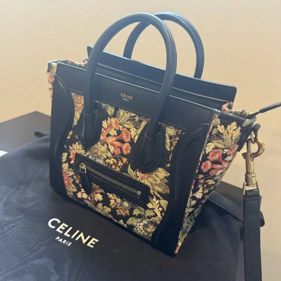 CELINE Luggage bag nanoblack