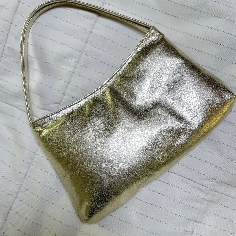 아우로 보우백 골드 오너먼츠색상 ouro bow bag(상세컷o)