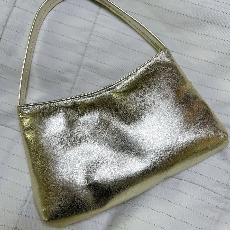 아우로 보우백 골드 오너먼츠색상 ouro bow bag(상세컷o)