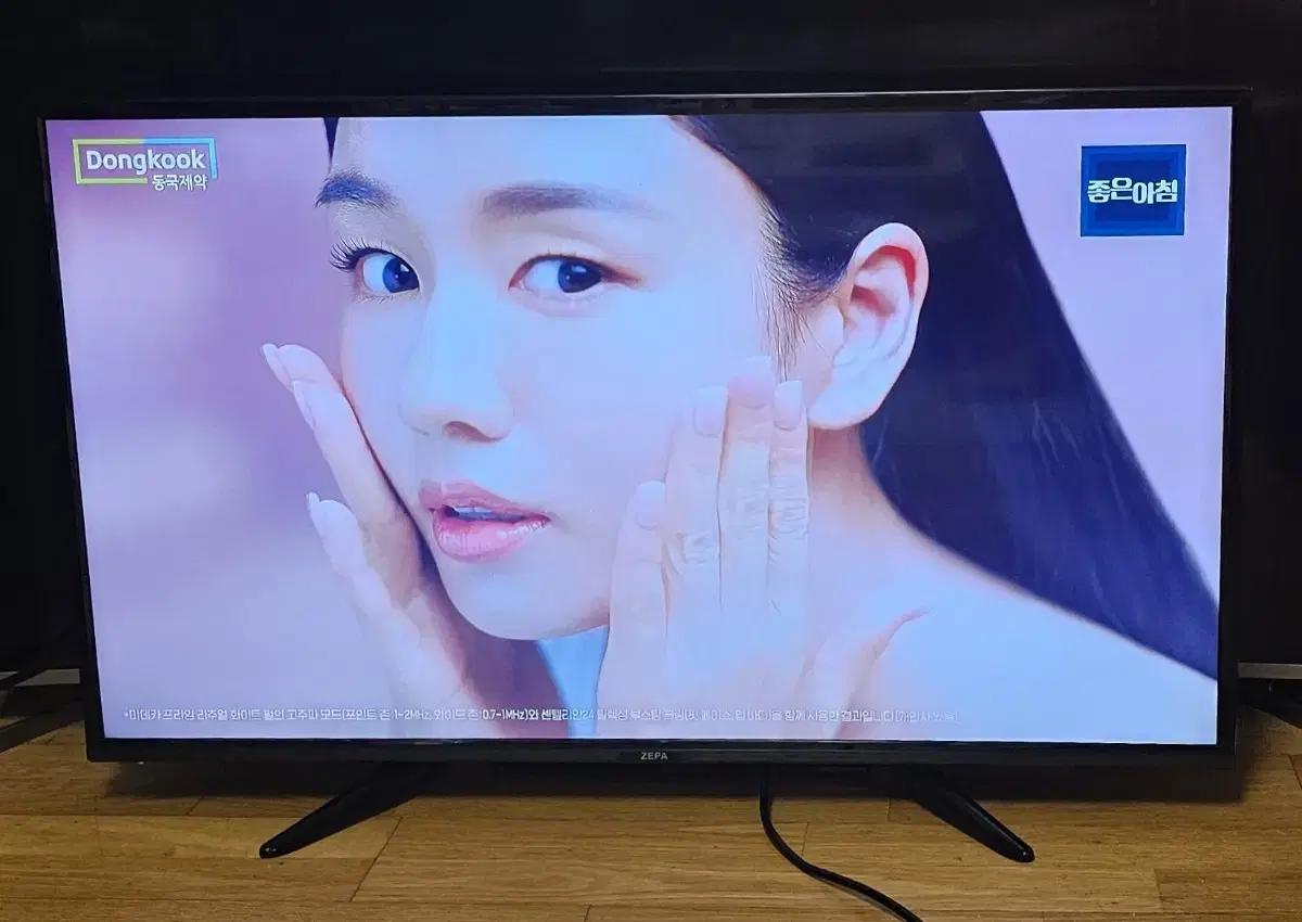 디엘티 40인치 4K UHDTV 판매해요.