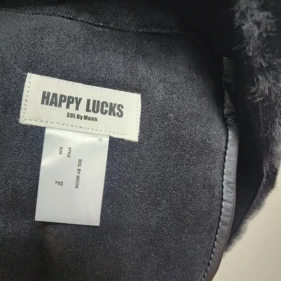 HAPPY LUCKS 하이넥 무스탕코트