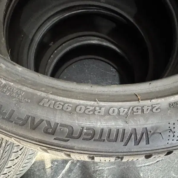 245/40 R 20 99W  금호 윈터크래프트 WP72 1대분 판매