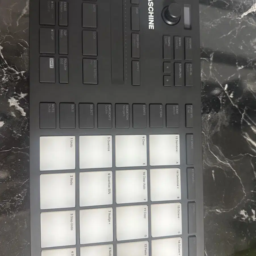 maschine mikro mk3 샘플러 판매합니다