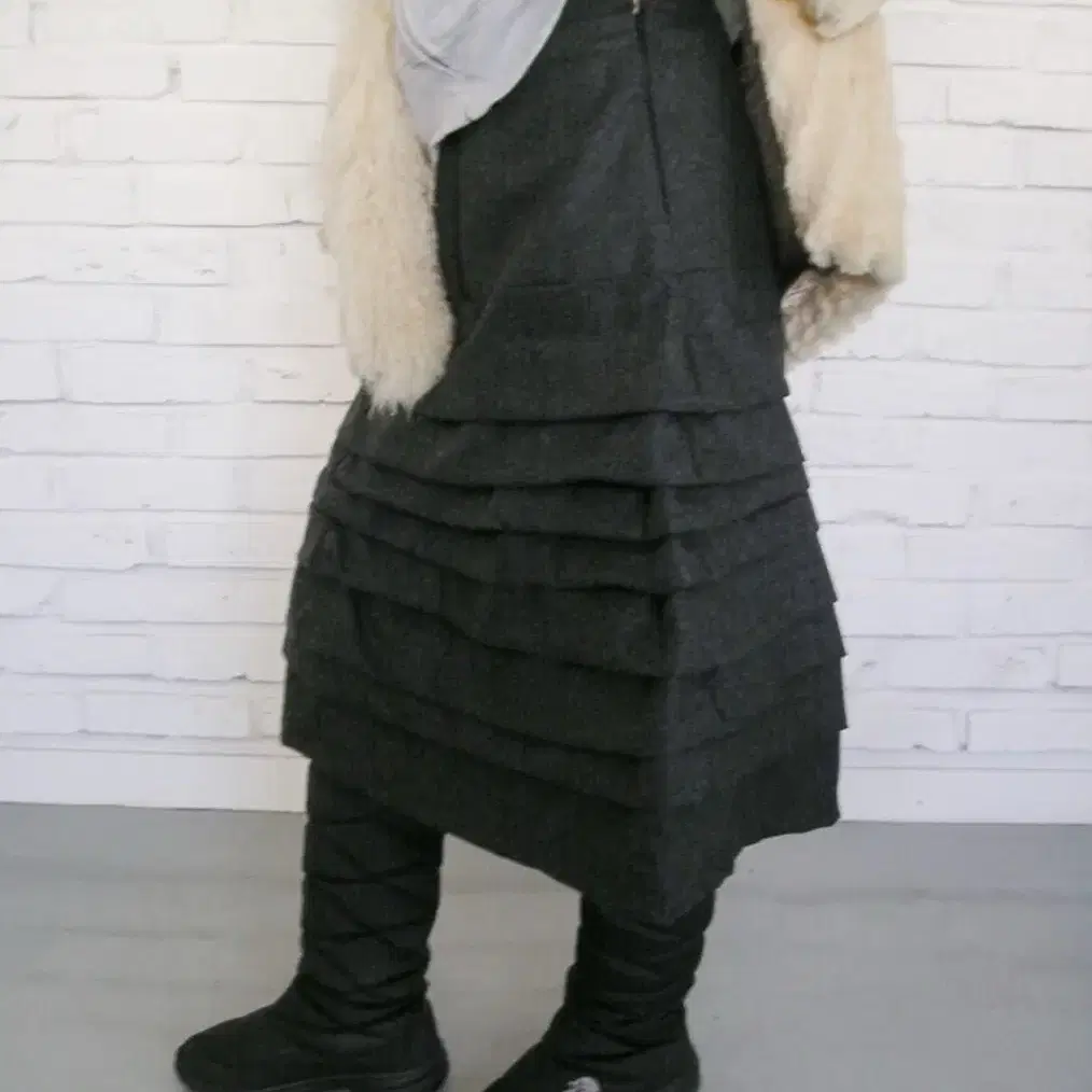 에옹쓰 piled wool skirt 스커트 eonts