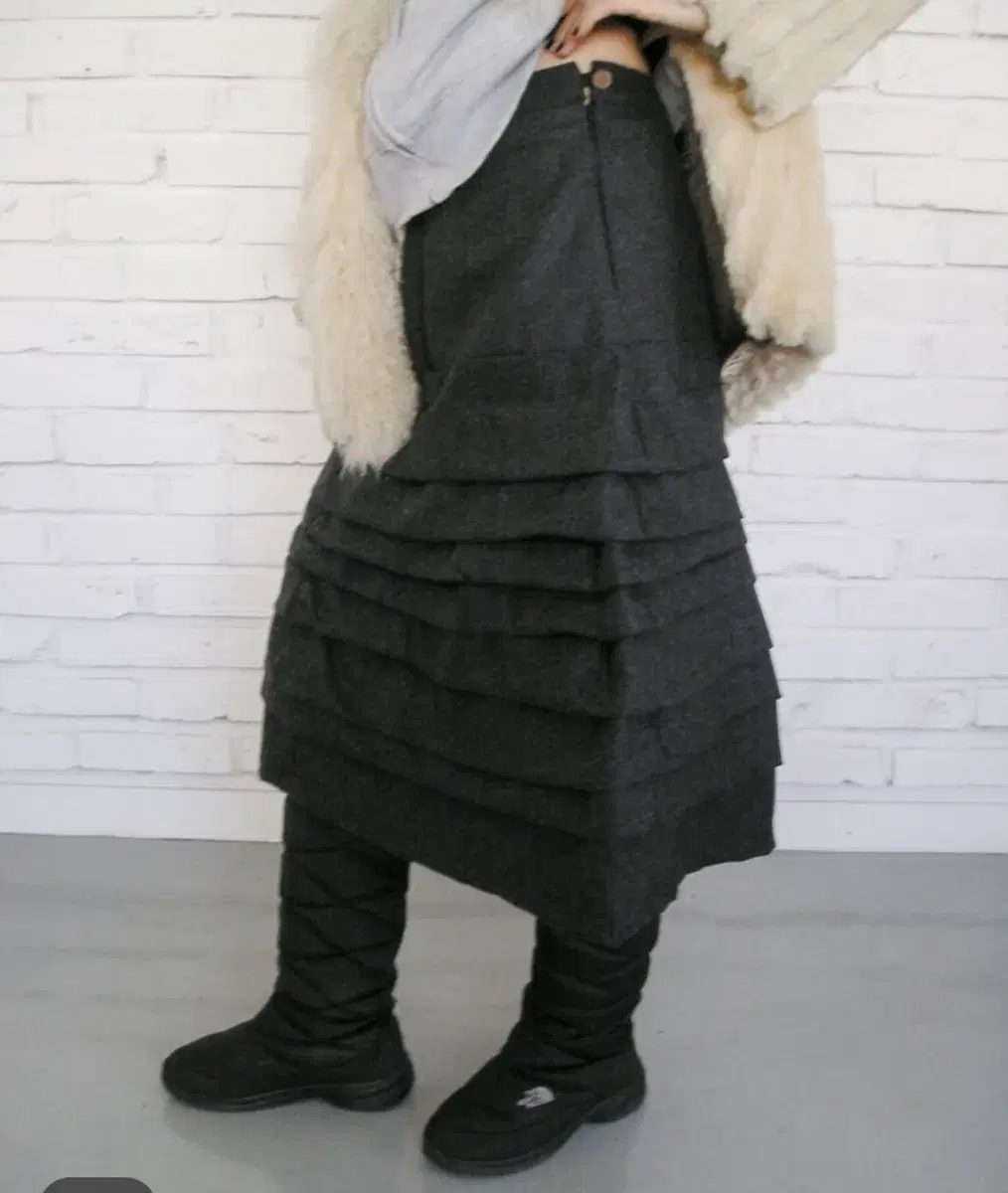 에옹쓰 piled wool skirt 스커트 eonts