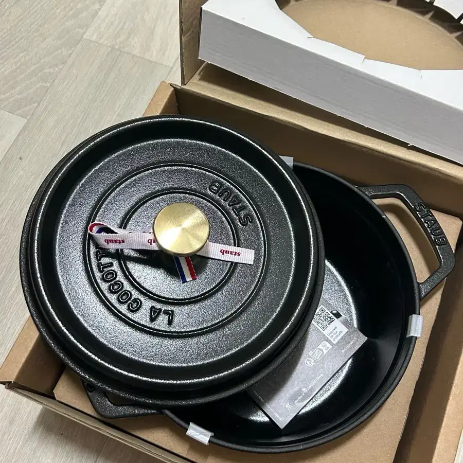 스타우브 (Staub) 원형 꼬꼬떼 블랙 22cm