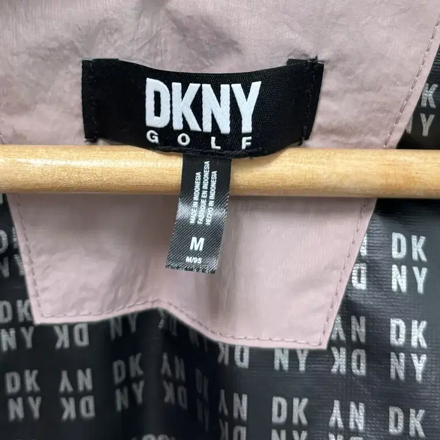 DKNY 골프 여성 경량 인퀼팅 덕다운 점퍼 (핑크베이지)