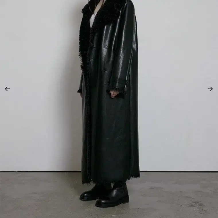 보헴서 FAUX LEATHER SHEARING COAT 레더롱코트