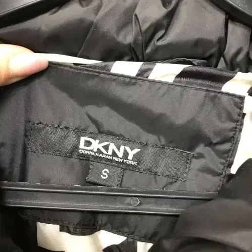 DKNY 오리털 점퍼