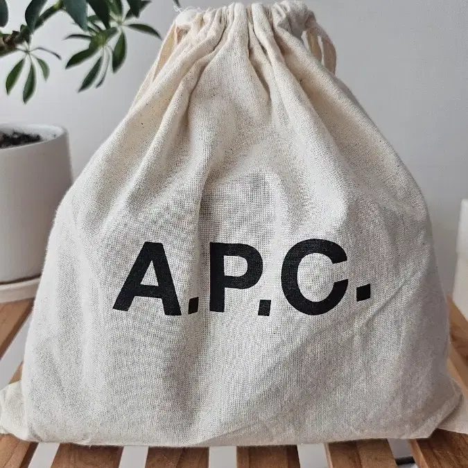 아페쎄 APC 니논 스몰 드로우스트링 백