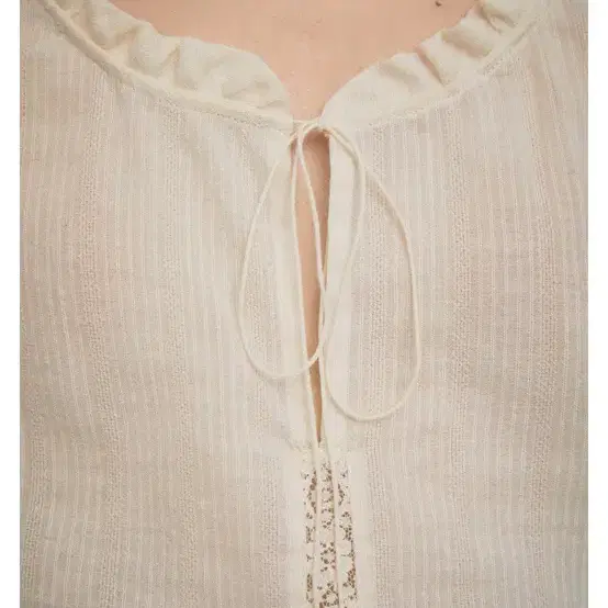 FARVEN BELL LACE BLOUSE_IVORY