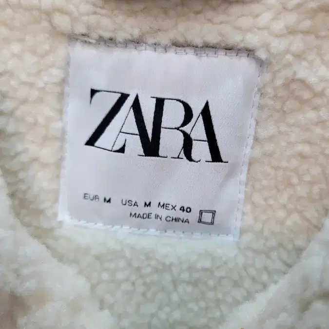 ZARA 여성 자켓 사이즈는 40 M