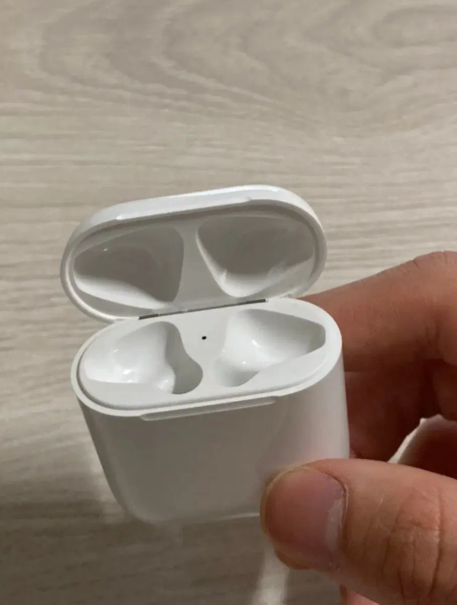 Airpods 2nd Gen Full Box S Class are being sold.