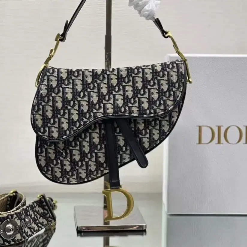 CHRISTIAN DIOR   saddle 노치 토트 숄더 크로스백