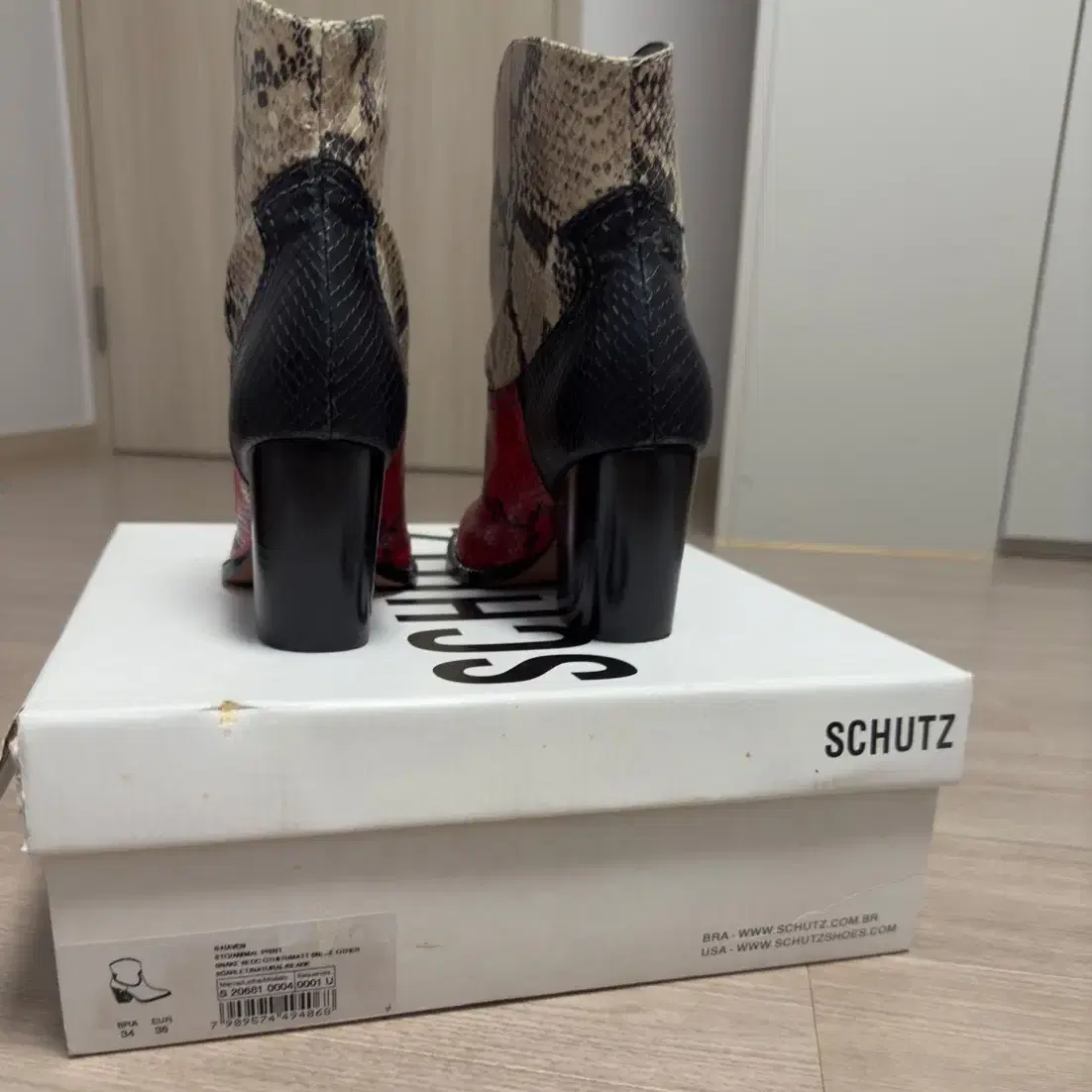 정품 슈츠 Schutz 뱀피 앵클부츠 한예슬부츠 235