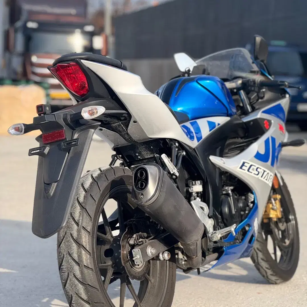 스즈키 gsxr125 21년식 1만km 스페셜카울 차량 판매합니다!