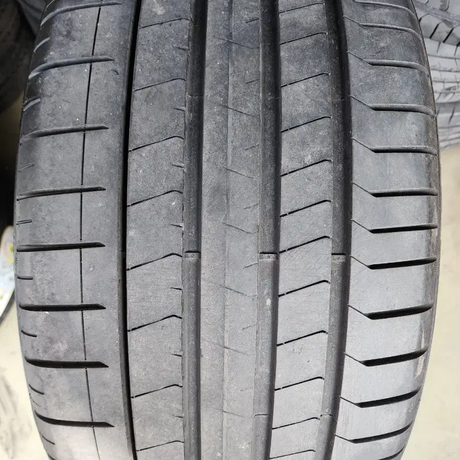 315/40R21 피제로PZ4 MO GLE순정 중고1개팝니다.