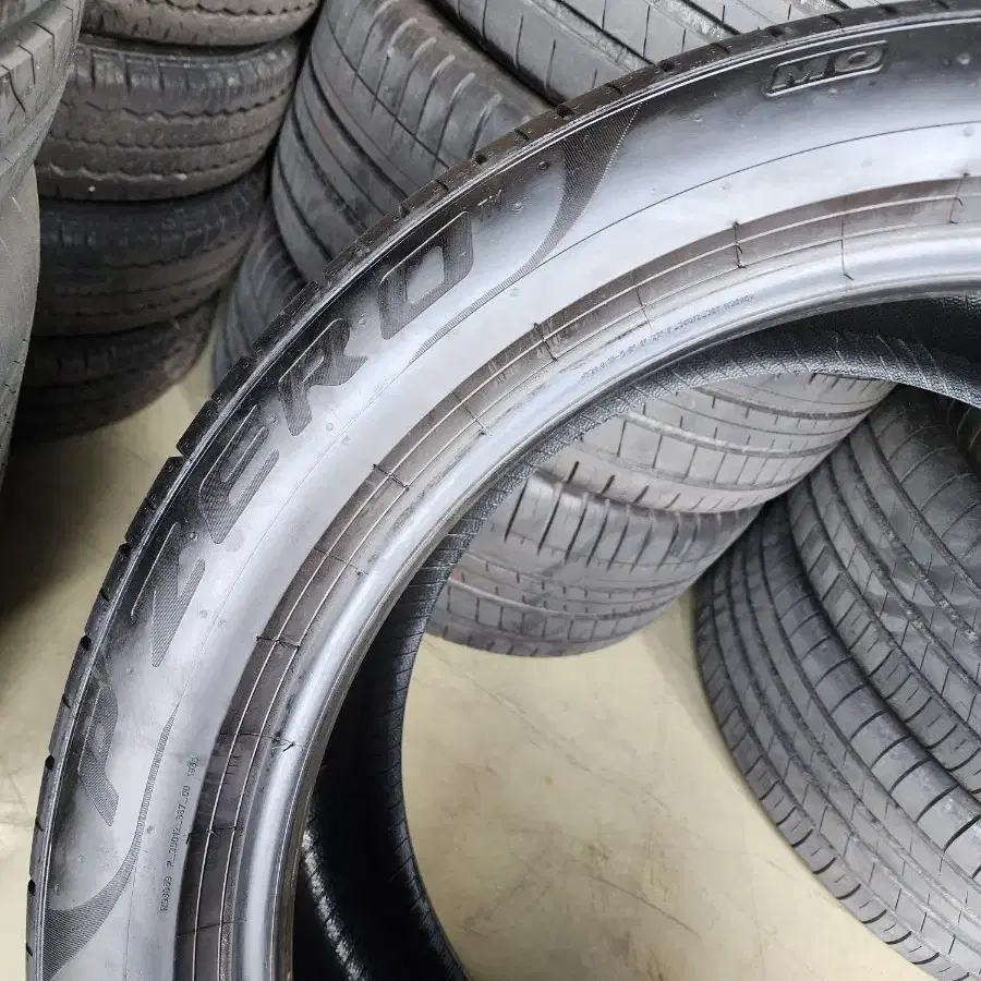 315/40R21 피제로PZ4 MO GLE순정 중고1개팝니다.