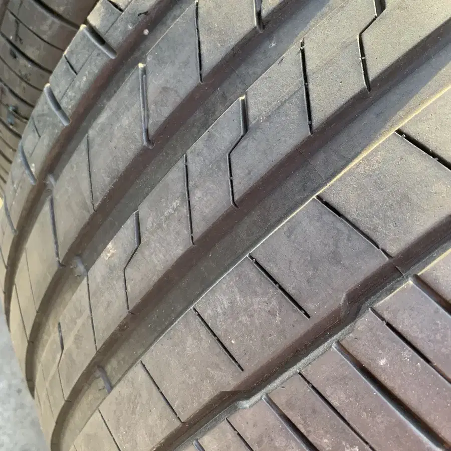 285/45R21 중고 T