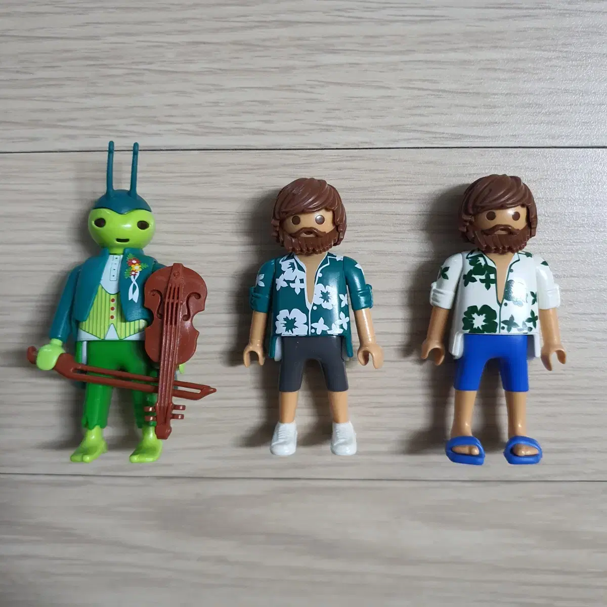 Playmobil 플레이모빌 판매 (미피15 베짱이, 하와이안 셔츠남)