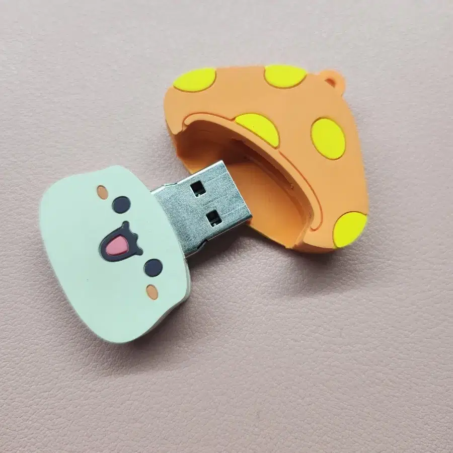 메이플스토리 굿즈 뱃지 USB 판매합니다