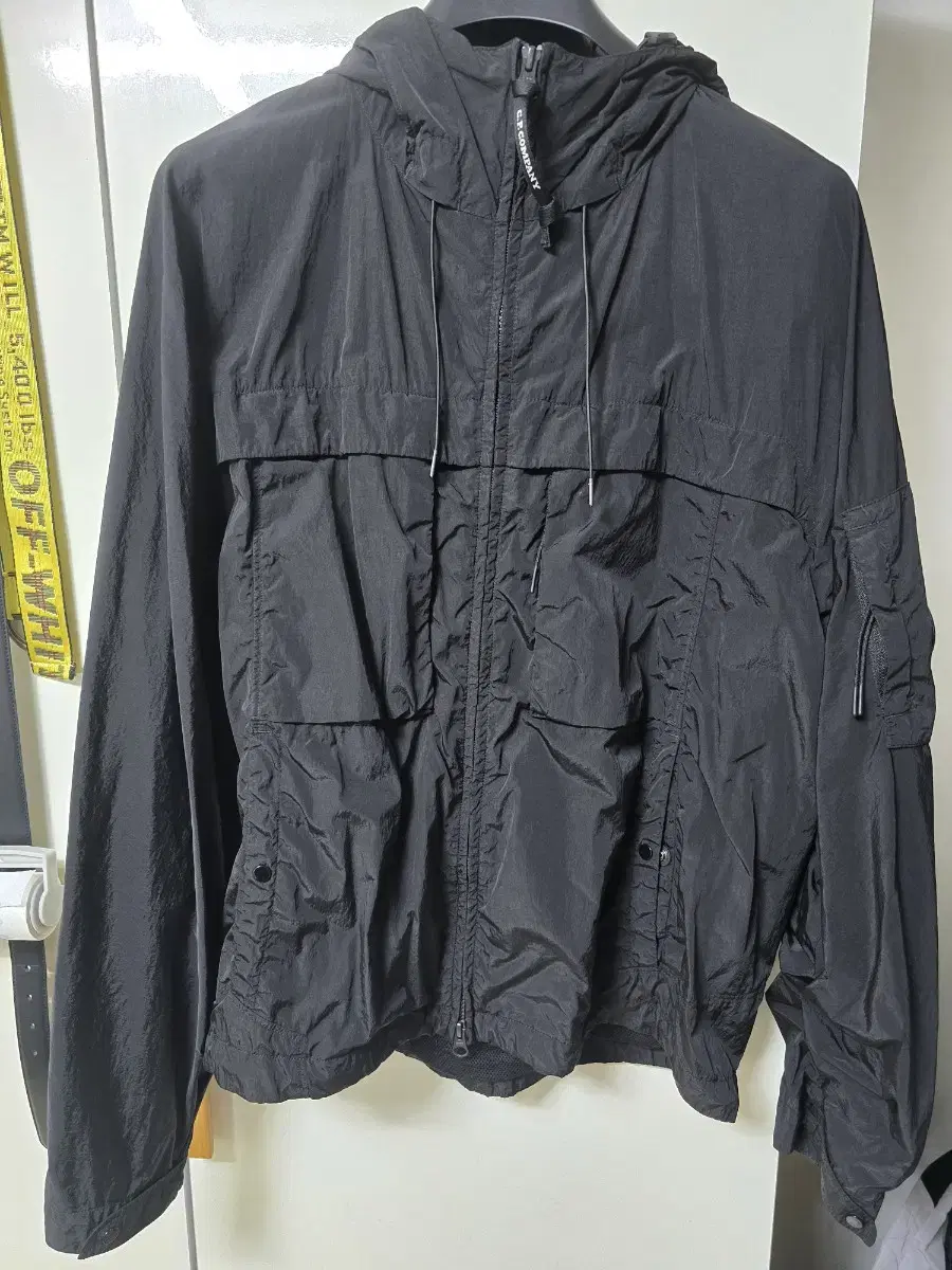 (24ss)cp company chorme-r ren hooded jacket black size 48