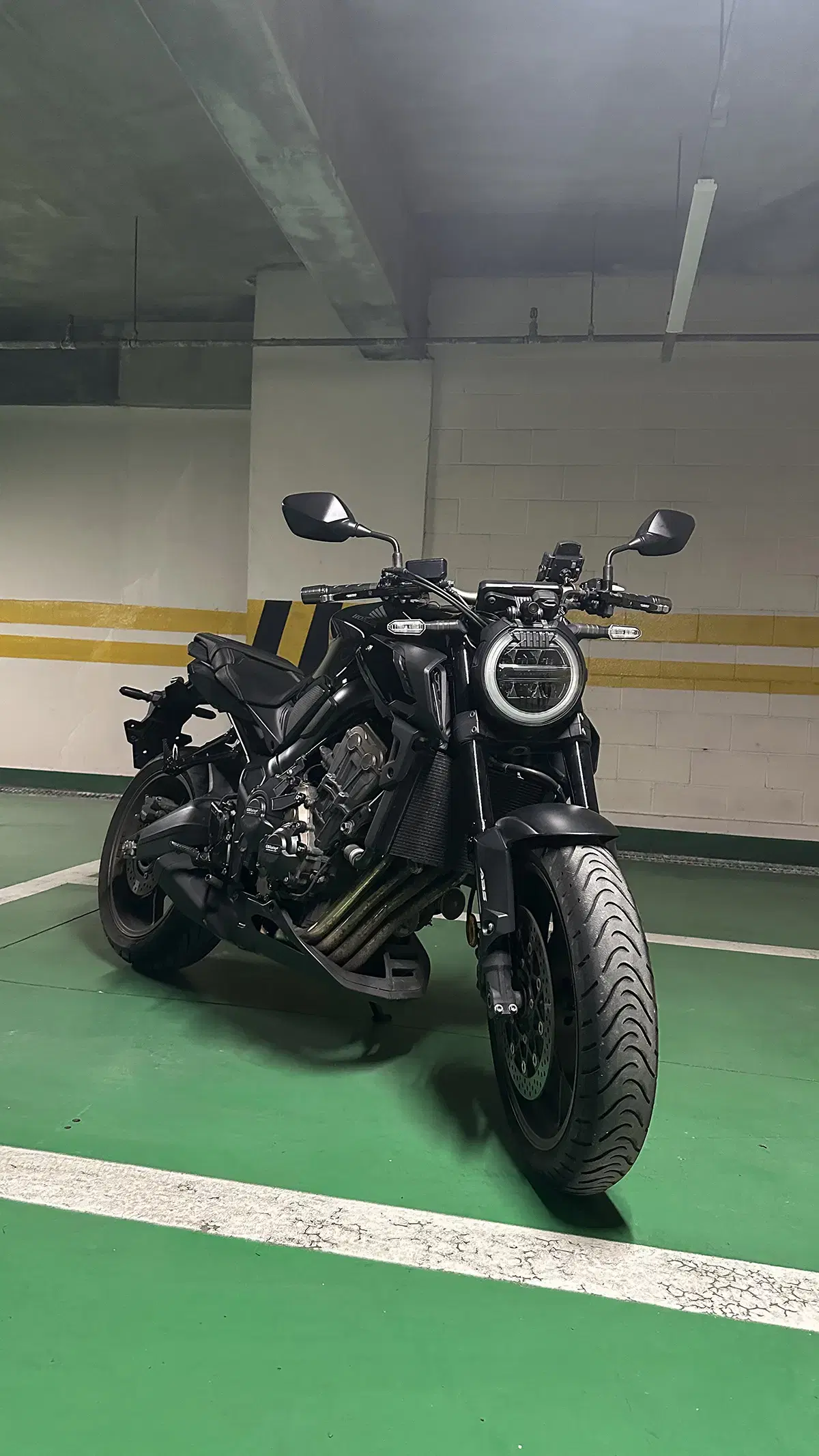 [서울] 1인신조 CB650R 적은키로수 올블랙 (무사고 무슬립)