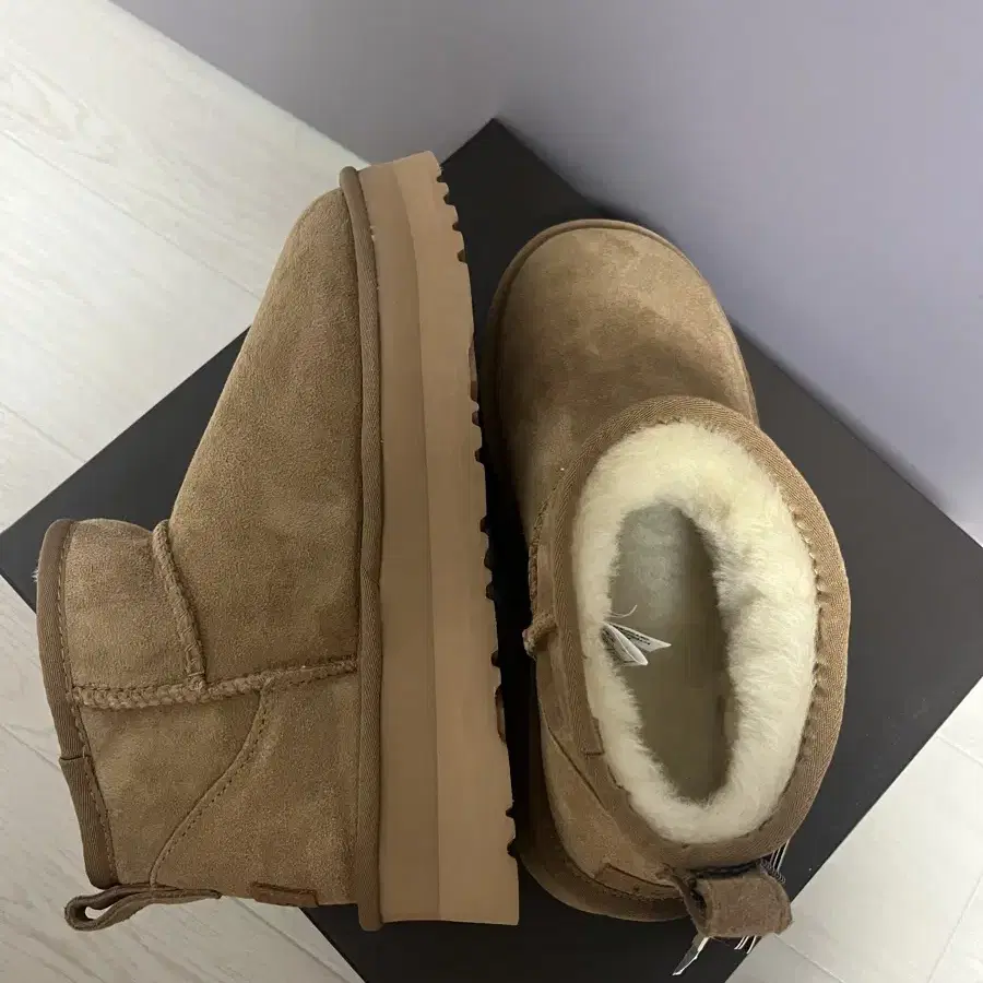 UGG 어그 클래식 울트라 미니 플랫폼 부츠 체스트넛