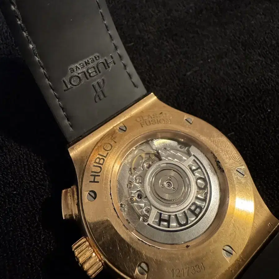 위블로(HUBLOT) 클래식 퓨전 에어로 크로노그래프 킹골드