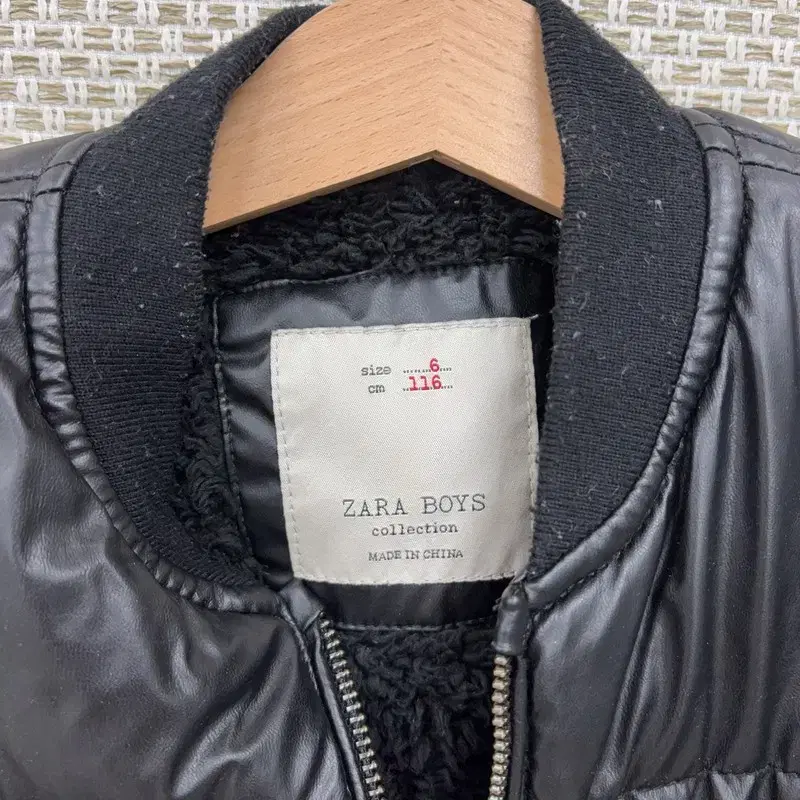 자라 ZARA 키즈 블랙 한겨울 보아털 블루종 116 B00400