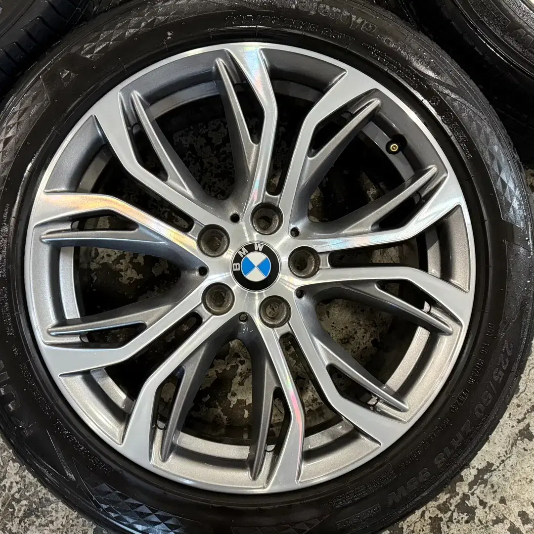 BMW F48 X1 정품 18인치 휠타이어 판매 합니다