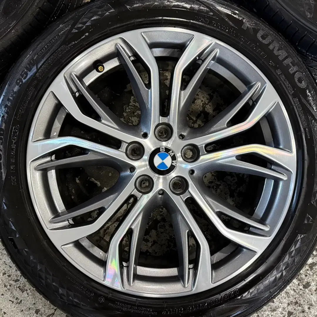 BMW F48 X1 정품 18인치 휠타이어 판매 합니다