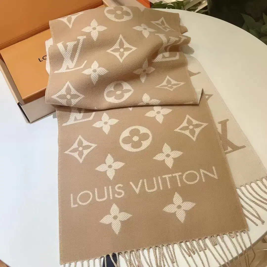 Louis Vuitton루이 뷔 통 스카프