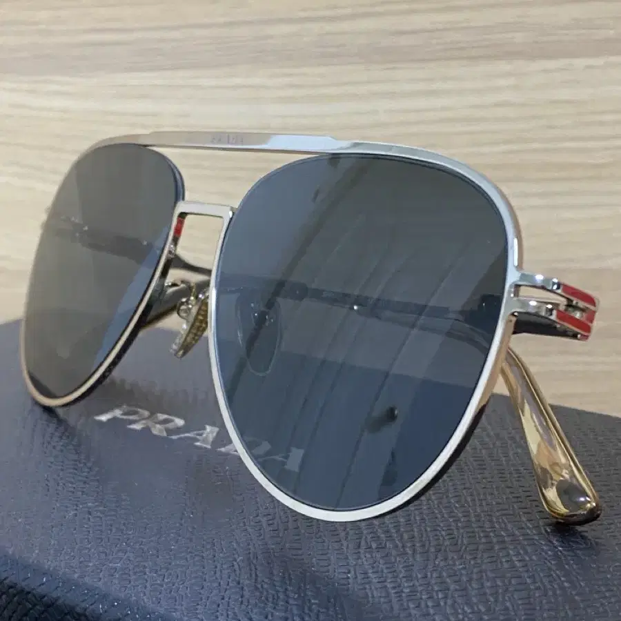 Prada Eyewear 에비에이터 프레임 선글라스