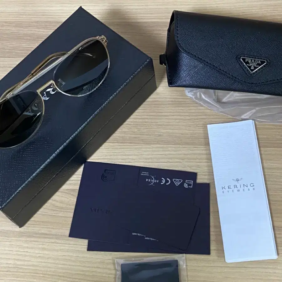 Prada Eyewear 에비에이터 프레임 선글라스