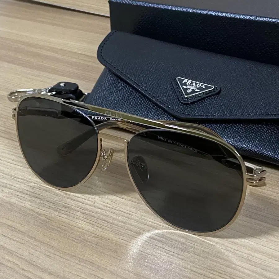 Prada Eyewear 에비에이터 프레임 선글라스