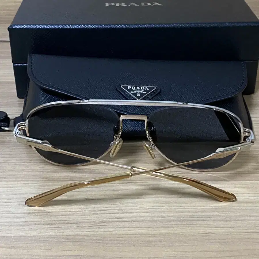 Prada Eyewear 에비에이터 프레임 선글라스