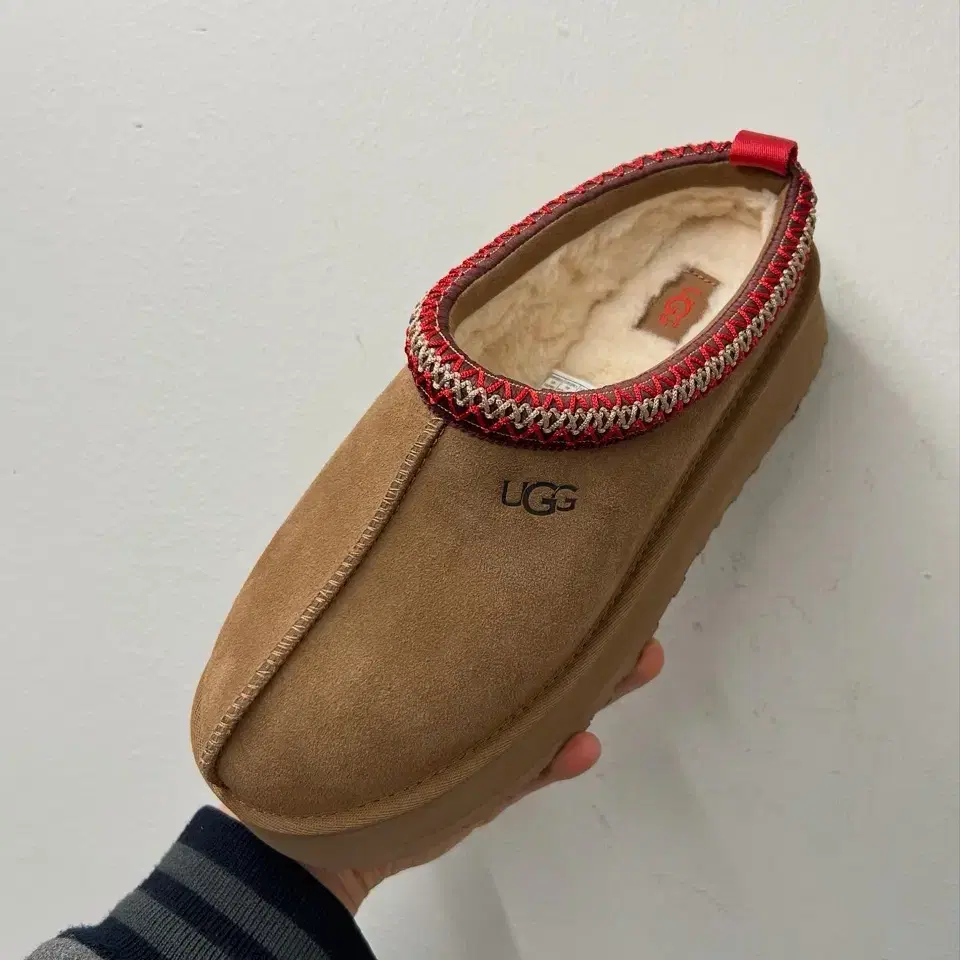 (거의새상품) UGG 타즈 260