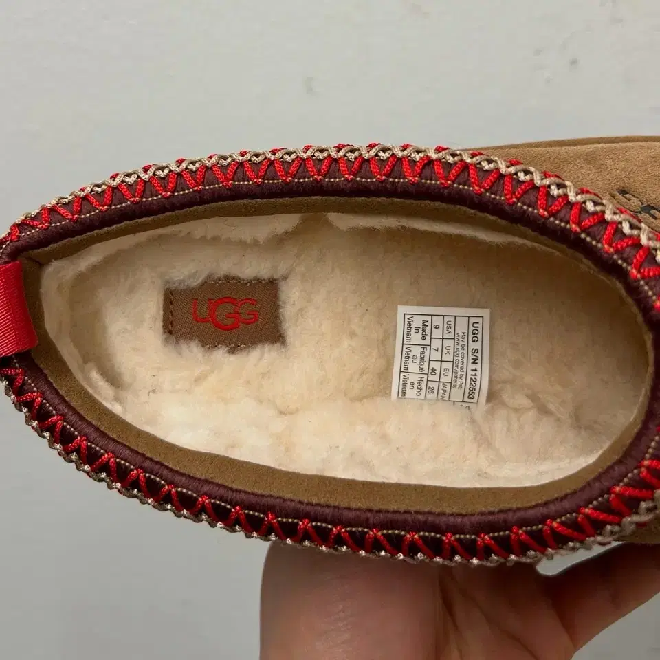 (거의새상품) UGG 타즈 260