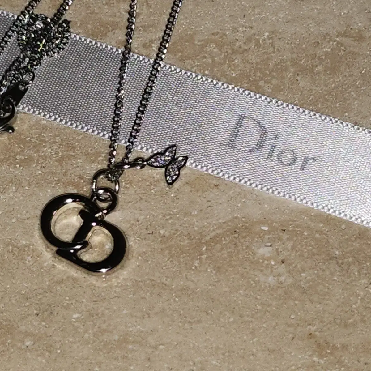 DIOR 디올 박스포함 정품 빈티지 큐빅나비 목걸이