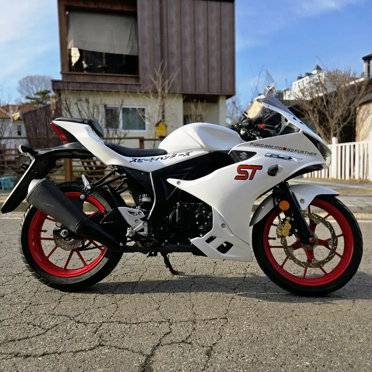 최저가) 스즈키gsxr125 23년식 공장도색 짧은키로수 판매합니다.