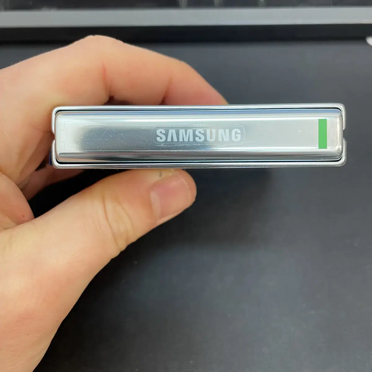 갤럭시Z플립5 민트 256GB 정식센터교체 상태좋은 중고56만팝니다.