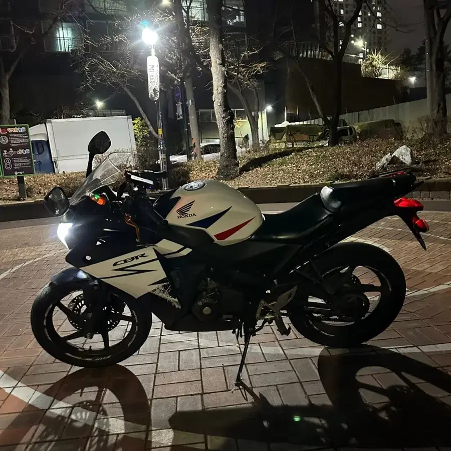 cbr125(16연식 깔끔한차량 판매합니다!)